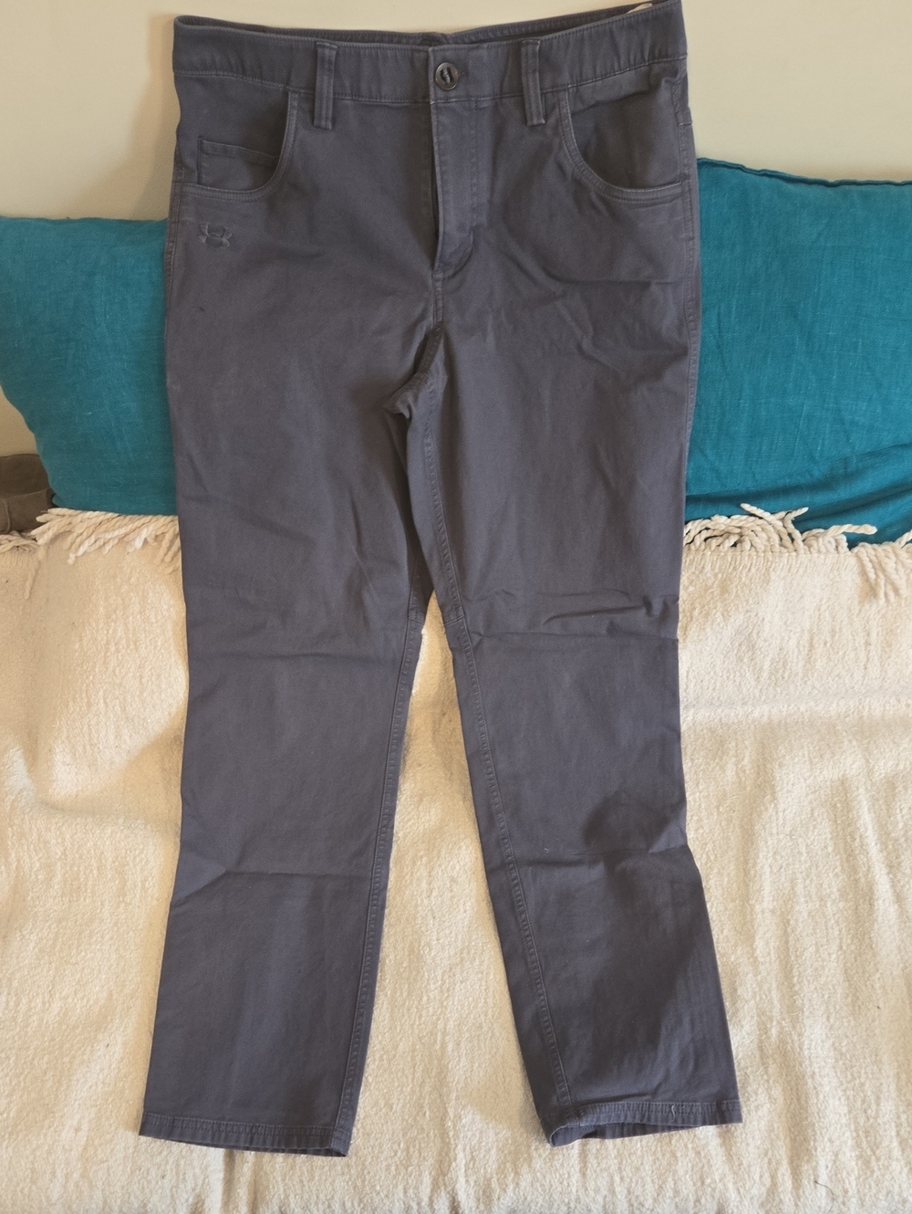 Under Armour men’s straight-leg pants in Light navy blue, size 32W x 32L.